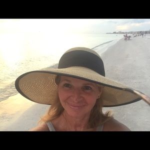 Meet your Posher, Polly